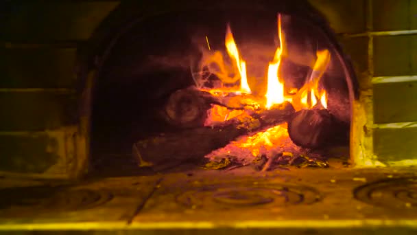 Καύση Καυσόξυλων Στο Φούρνο Φούρνος Πίτσας Φωτιά Από Φωτιά Ξυλόσομπα — Αρχείο Βίντεο
