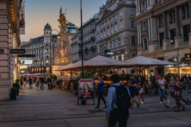 Vienna, AUSTRIA 27 Ağustos 2019. Stephansplatz, St. Stephen Katedrali yakınlarındaki ana turistik yer.