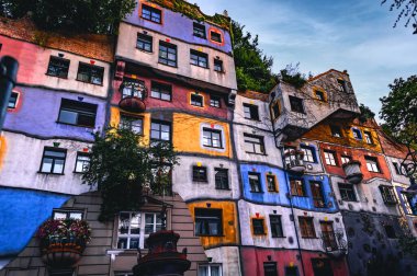 Avusturya, Viyana 'daki Hundertwasser evinin manzarası. 