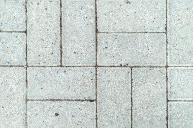 Çeşitli şekillerde granit fayanslar, pürüzsüz desenli desenler. Yüzey çeşitli boyutlarda dikdörtgen mozaik fayanslarla kaplıdır.. 