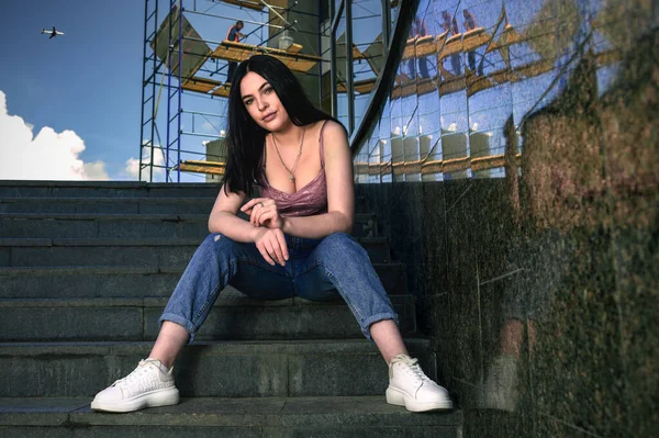 Portrait Young Woman Sitting Steps Outdoors Pretty Teenage Girl Jeans — Stock Photo, Image