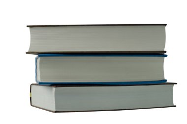 beyaz zemin üzerinde üç kitap