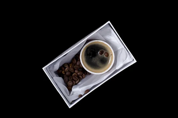 一杯咖啡在一个礼品盒 — 图库照片