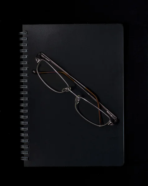 Carnet et lunettes — Photo