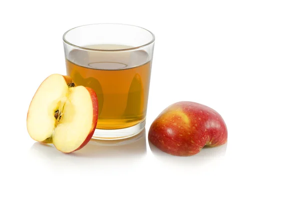 Pohár almalé egy szelet az apple — Stock Fotó