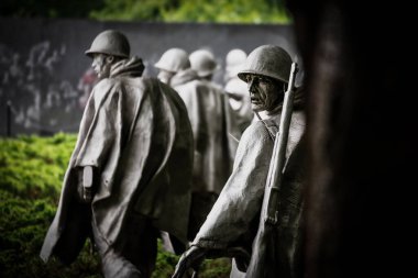 Washington 'daki Kore Savaş Gazileri Anıtı' nda Ulusal Alışveriş Merkezi 'nde serin bir yaz sabahı.