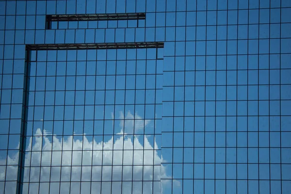 Blue Sky White Clouds Reflect Court House Windows Paso Texas — Stock Photo, Image