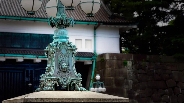 Βάση Λαμπτήρων Στη Γέφυρα Seimon Ishibashi Του Αυτοκρατορικού Παλατιού Κατοικία — Φωτογραφία Αρχείου