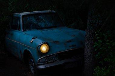 1960 model Uçan Ford Anglia, Japonya Universal Stüdyoları 'nda Harry Potter' ın Büyücülük Dünyası 'nda..