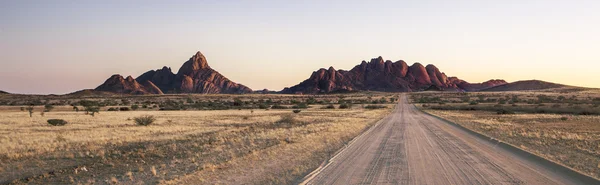 ภาพภูมิทัศน์ของเขตอนุรักษ์ธรรมชาติ Spitzkoppe . — ภาพถ่ายสต็อก