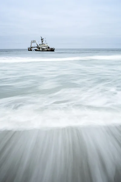 Wreckage on skeleton Coast — Stock Photo, Image