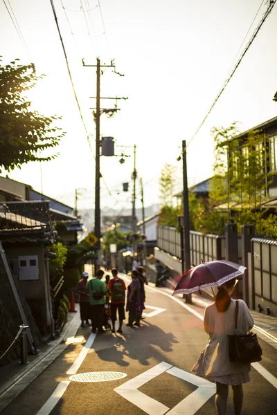 Touristes dans la rue près de Kiyomizu-dera — Photo