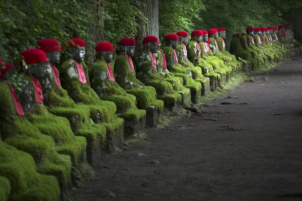 Jizo-Statuen an berühmten Kanmangafuchi. — Stockfoto