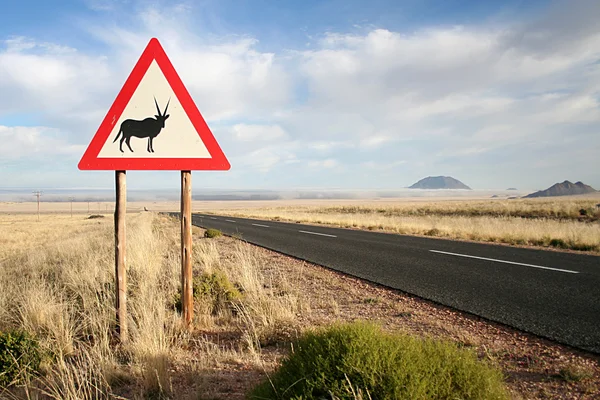 Señal de tráfico de un orxy en Namibia — Foto de Stock