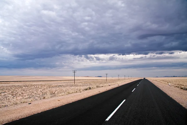 Długa Pustynna Droga — Zdjęcie stockowe