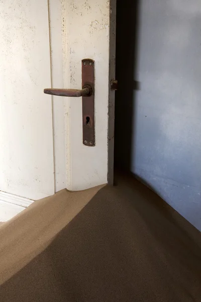 Kolmanskop cidade fantasma, deserto de Namib — Fotografia de Stock