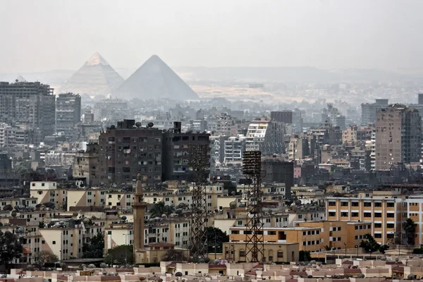 Pyramiden in der Ferne — Stockfoto