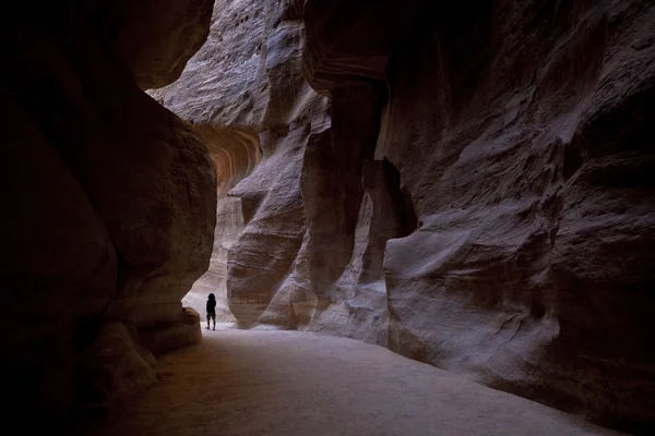 Il Siq diretto a Petra — Foto Stock