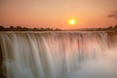 Victoria Falls adlı gündoğumu