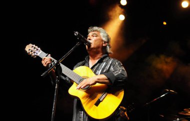 Rio de Janeiro, Brezilya, 27 Mart 2012.Singer ve Fransız grup Gipsy Kings 'in kemancı Nicolas Reyes, Rio de Janeiro' daki HSBC arenasında düzenlenen bir konser sırasında.