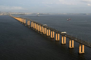 Rio de Janeiro, Brezilya, 25 Ağustos 2018. Başkan Costa ve Silva Köprüsü 'nün halk arasında Rio-Niteri Köprüsü olarak bilinen fotoğrafı.