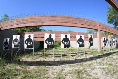 Rio de Janeiro, Brezilya, 1 Aralık 20.Rio de Janeiro 'nun batısındaki Deodoro' da Brezilya ordusunun atış menzili.