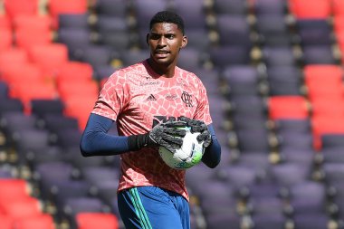 Rio de Janeiro, Brezilya, 14 Şubat 2021 Flamengo kalecisi Hugo Souza, Brezilya Maracan Stadyumu 'nda oynanan Flamengo x Corinthians maçı sırasında