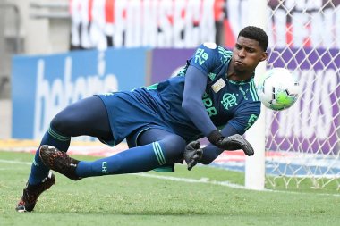 Rio de Janeiro, Brezilya, 14 Şubat 2021 Flamengo kalecisi Hugo Souza, Brezilya Maracan Stadyumu 'nda oynanan Flamengo x Corinthians maçı sırasında