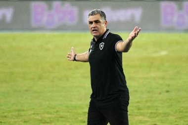 Rio de Janeiro, Brezilya, 13 Mart 2021 Futbol koçu Marcelo Chamusca, Rio de Janeiro şampiyonası için oynanan Bangu x Botafogo maçı sırasında, Engenho Stadyumu 'nda.