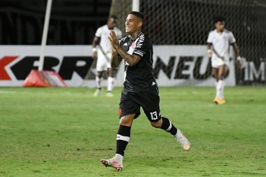 Rio de Janeiro, Brezilya, 21 Mart 2021 Vasco takımından futbolcu Carioca şampiyonasında Vasco x Botafogo maçında golünü kutluyor..