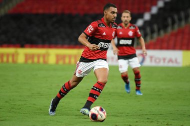 Rio de Janeiro, Brezilya, 15 Nisan 2021 Flamengo takımından Matheuzinho, Maracan Carioca şampiyonasında oynanan Flamengo x Vasco maçı sırasında 