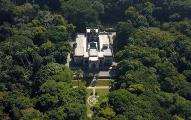 Rio de Janeiro, Brezilya, 5 Mayıs 2021 Tijuca Ulusal Parkı içindeki Parque Laje manzarası.