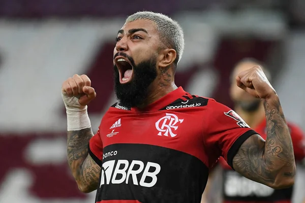Rio de Janeiro, Brezilya, 15 Mayıs 2021 Flamengo takımından futbolcu Gabriel Gabigol, Maracan Stadyumu 'nda Carioca şampiyonası için oynanan Fluminense maçında golünü kutluyor..