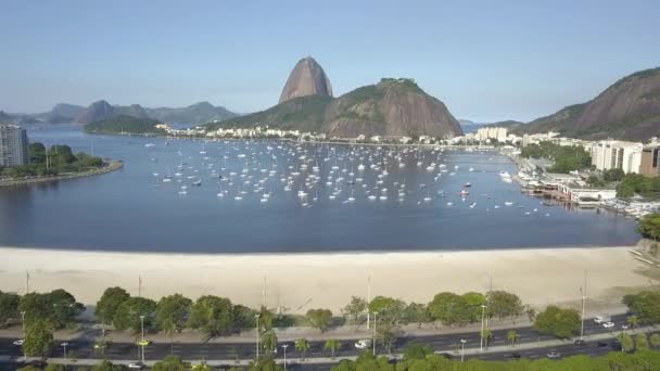 Vista Aérea Entrada Botafogo Con Montaña Sugarloaf Fondo Zona Sur — Vídeo de stock