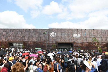 Belem, Brezilya, 14 Kasım 2025. Birleşmiş Milletler İklim Değişikliği Konferansı 'nda, Brezilya' nın kuzeyindeki Belm şehrinde, COP 30 'un ana girişi birçok insanla birlikte gerçekleşti..
