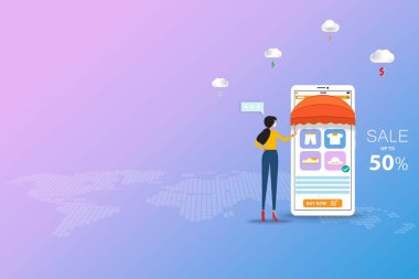Çevrimiçi alışveriş kavramı, genç bir kadın yüz maskesi takar ve büyük bir akıllı telefonun önünde durur. Ekranda mavi pembe arka planda yeni bir şapka sipariş etmek için ürün listesi ve tanımlama bulunur..