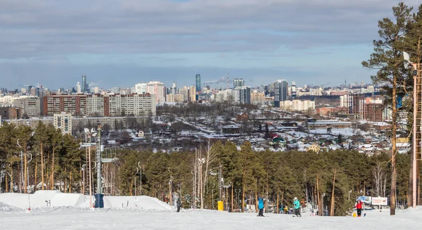Training slope of sports complex on Uktus Mountain in Yekaterinburg, Russia — Stock Photo, Image