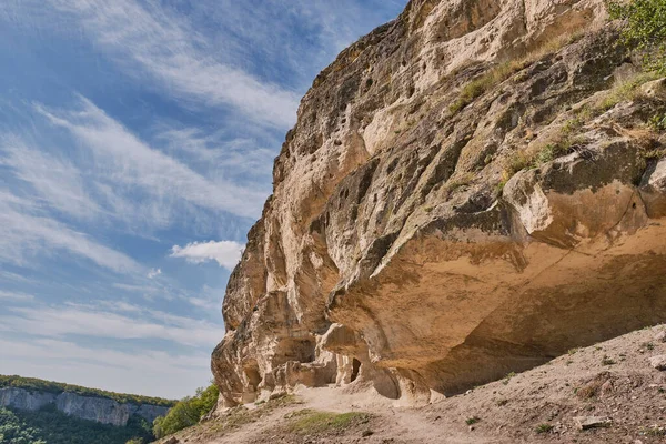 Bakhchisarai, Ukrayna Ortaçağ mağara kasabası Chufut Kale. Kırım Yarımadası 'nın simgesi. Güzel bir manzara.