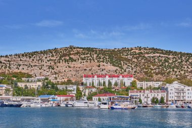 Sivastopol, Ukrayna - 6 Ekim 2020: Balaklava Körfezi 'nin doğu kıyısı, Kırım Yarımadası.