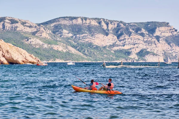 Sevastopol Ukraine October 2020 Couple Plastic Kayak Swims Balaklava Bay — Stock Photo, Image