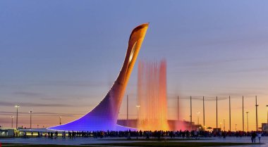 Rusya 'nın Sochi kentindeki Olimpiyat Parkı' nda akşam gösterisi.
