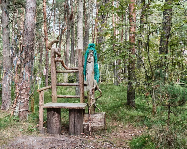 Ormanda ya da bataklıkta yaşayan Rus folklorunun peri masalı karakteri