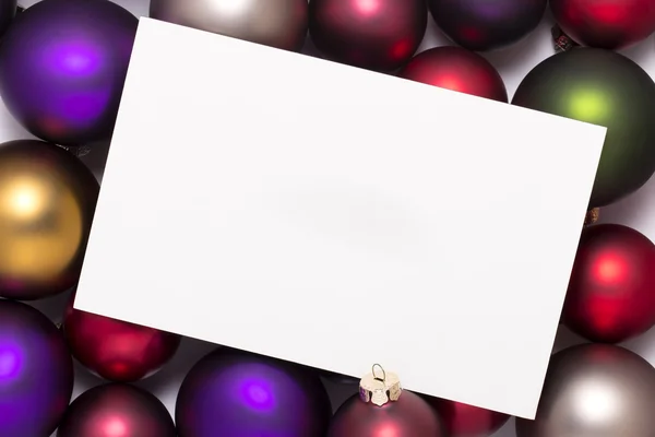 グリーティング カードでクリスマス ボール — ストック写真