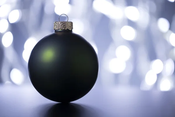 Bola de Natal com iluminação de Natal — Fotografia de Stock