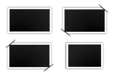 Beyaz arka planda geçmişe dönük dört siyah fotoğraf. Katlanmış köşeli klasik kart. Vektör şablonu. Resim yükle.