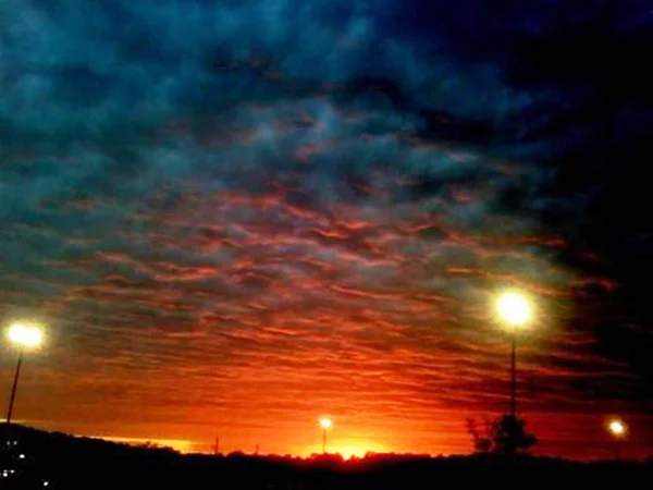 Storm Clouds Sunset Create Brilliant Display Color While Lights Baseball — Stock Photo, Image