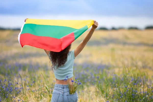Young Woman Holding Flag Lithuania Rye Field Blue Cornflowers Back — Stock Photo, Image