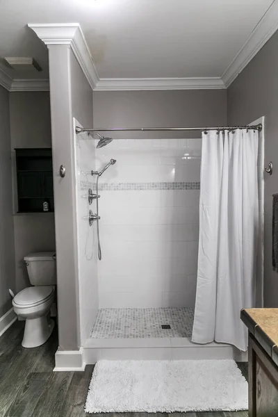 Small recently renovated guest bathroom — Stock Photo, Image