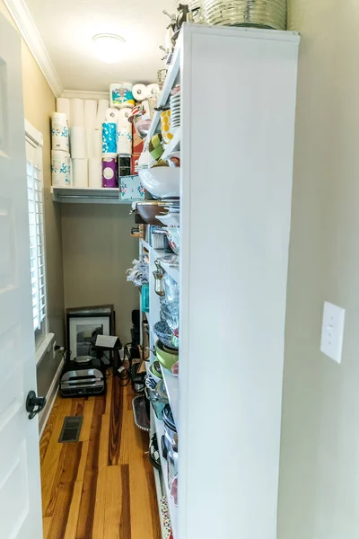 Long and narrow pantry and utility closet for storage — Stock Photo, Image