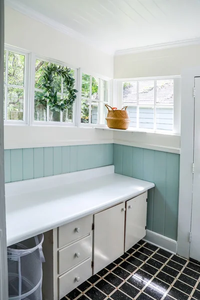 A vintage laundry room filled with windows and natural light — Stock Photo, Image